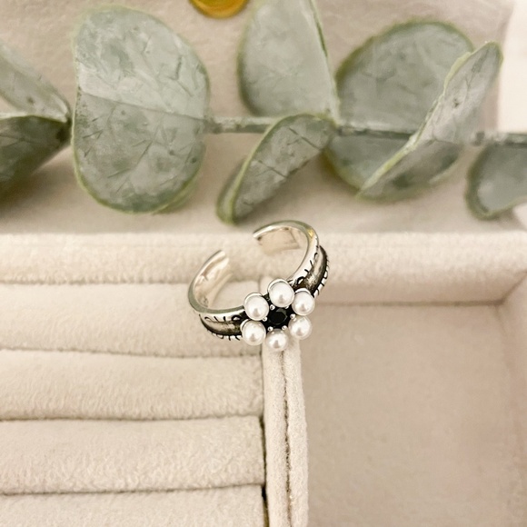 925 Sterling Silver Minimalist Ring Pearl Flower Ring Dainty Pearl Ring - Picture 5 of 8